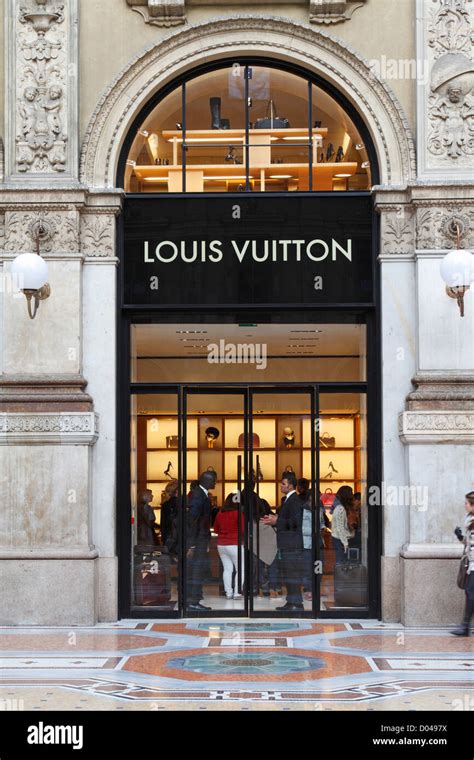 louis vuitton e il milan|louis vuitton milan italy locations.